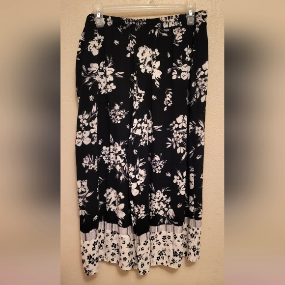Simply Vera Wang Flowy Floral Palazzo Comfortable Capri Drawstring Pants - Picture 2 of 3